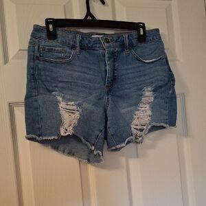Sofía Blue Distressed Jean Shorts with Raw Hem
